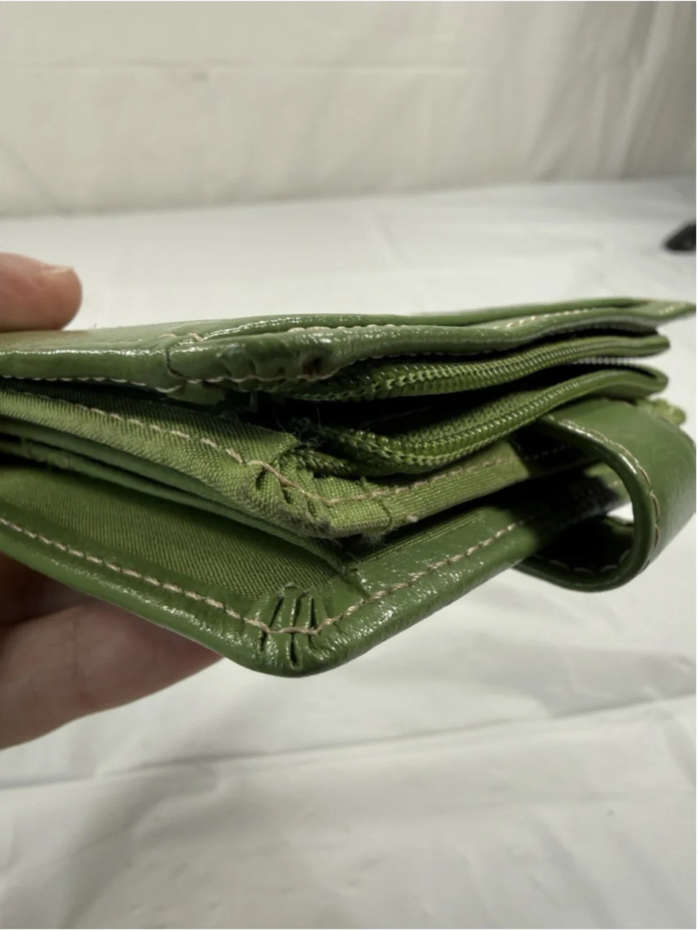Buxton Green Leather Card Holder Wallet 3 id windows credit card and zip pocket
